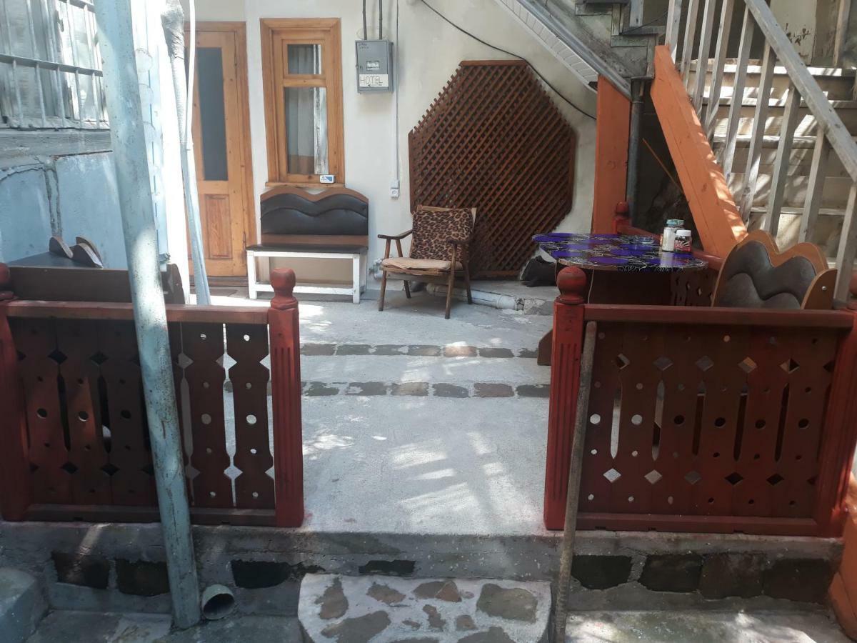 Jeki'S Apartment In Old Tbilisi ภายนอก รูปภาพ